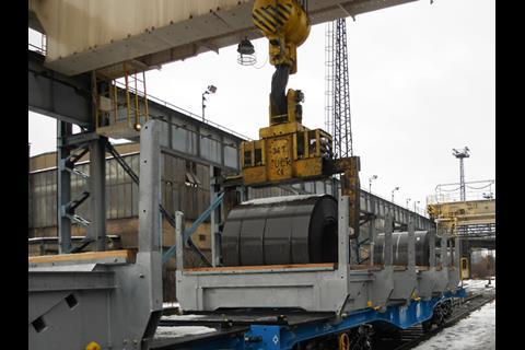 ČD Cargo has undertaken a trial loading of sheet metal coils into prototype Innofreight Coilpalette P28 carriers on a Sggrrs wagon at an ArcelorMittal site in Ostrava.